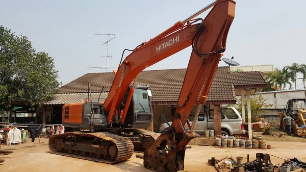 ขาย แบคโฮ HITACHI ZX200-5G รถปี 55 เอกสารใบอินวอยซ์ ใช้งานน้อยแค่ 2,600 ชม. สภาพสวยเต็มทุกอย่าง แถมหัวแย็กให้ด้วยครับ ราคาต่อรองได้