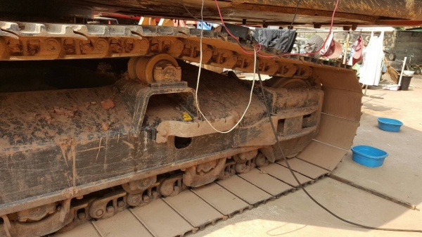 ขาย แบคโฮ HITACHI ZX200-5G รถปี 55 เอกสารใบอินวอยซ์ ใช้งานน้อยแค่ 2,600 ชม. สภาพสวยเต็มทุกอย่าง แถมหัวแย็กให้ด้วยครับ ราคาต่อรองได้