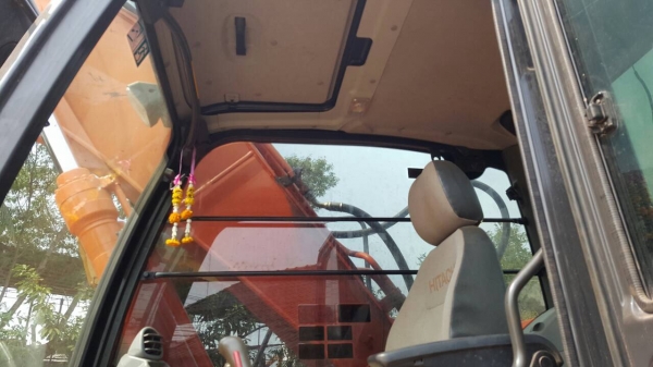 ขาย แบคโฮ HITACHI ZX200-5G รถปี 55 เอกสารใบอินวอยซ์ ใช้งานน้อยแค่ 2,600 ชม. สภาพสวยเต็มทุกอย่าง แถมหัวแย็กให้ด้วยครับ ราคาต่อรองได้