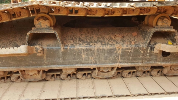 ขาย แบคโฮ HITACHI ZX200-5G รถปี 55 เอกสารใบอินวอยซ์ ใช้งานน้อยแค่ 2,600 ชม. สภาพสวยเต็มทุกอย่าง แถมหัวแย็กให้ด้วยครับ ราคาต่อรองได้