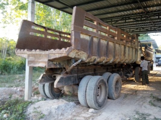 ขายรถบรรทุก 10 ล้อดัมพ์ NISSAN CWM430M 230 แรงม้า กระบะดัมพ์ท้องเรือ ราคา 600000