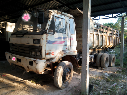 ขายรถบรรทุก 10 ล้อดัมพ์ NISSAN CWM430M 230 แรงม้า กระบะดัมพ์ท้องเรือ ราคา 600000