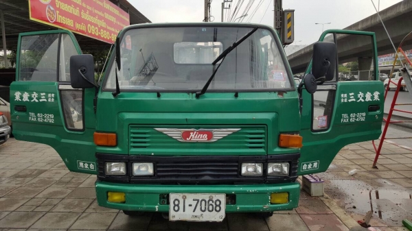 ขายรถบรรทุก4ล้อเครื่องดีเซล ใช้งานดีมาก เอกสารครบพร้อมโอน