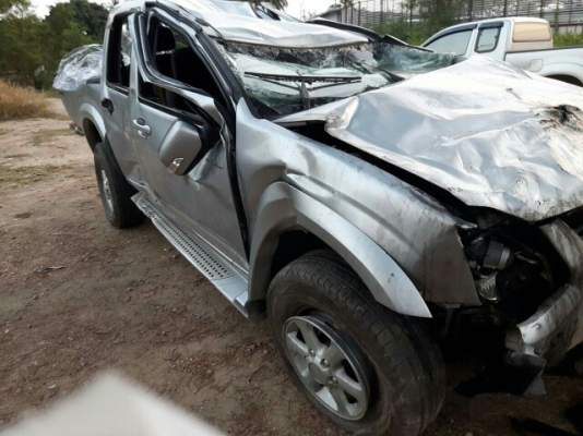 ซากดีเเมกด์ เครื่อง2500 ไฮเเลนเดอร์ สีเทา เเยก ขายอะไหลทุกอย่างทั้งคันมีหลายรุ่นเก๋งเเละกระบะ