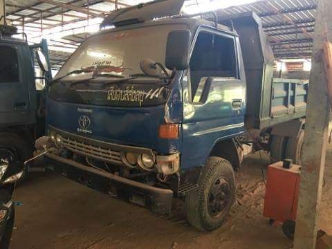 ขายรถดั้ม6ล้อ TOYOTA BU211 เครื่อง115แรง พร้อมใช้งาน เอกสารพร้อมโอน สนใจโทร 090-8588220คุณนะ 093-3258446คุณบิว หรือเข้าดูสินค้าอื่นๆได้ที่ www.truck.in.th/498 หรือเพจFacebook ณรงค์ ซื้อขายรถมือสอง (เว็บไซต์ส่วนตัว) หรือFacebook คุณนะ รถบรรทุก