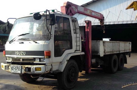 รถสิบล้อติดเฮี๊ยบ 5 ตัน ISUZU 195 แรงม้า