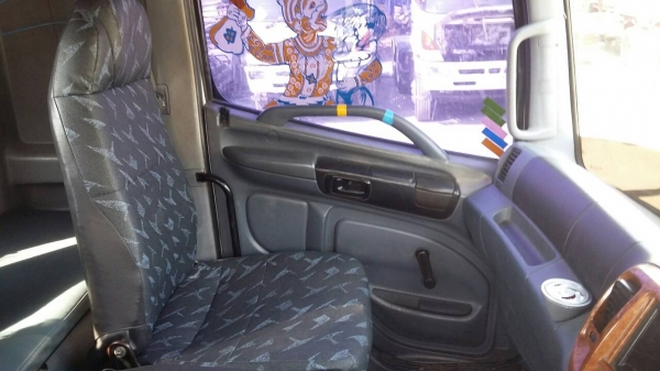 รถฮีโน่ 10 ล้อ หัวลาก FM2P  320 แรงม้า. ปี 49. ( รถวิ่ง 4xx,xxx กม. )     สนใจติดต่อ  081 - 6079515