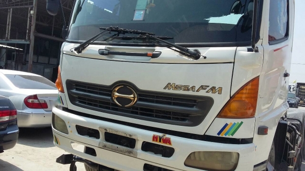 รถฮีโน่ 10 ล้อ หัวลาก FM2P  320 แรงม้า. ปี 49. ( รถวิ่ง 4xx,xxx กม. )     สนใจติดต่อ  081 - 6079515