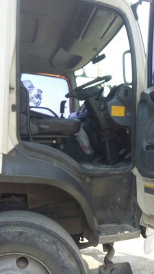 รถฮีโน่ 10 ล้อ หัวลาก FM2P  320 แรงม้า. ปี 49. ( รถวิ่ง 4xx,xxx กม. )     สนใจติดต่อ  081 - 6079515