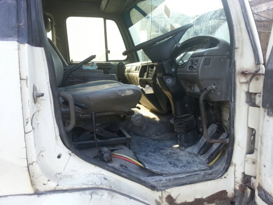 รถนิสสัน 10 ล้อ UD ติดเครน 5 ตัน.  320 แรงม้า. ปี 50.    สนใจติดต่อ  081 - 6079515