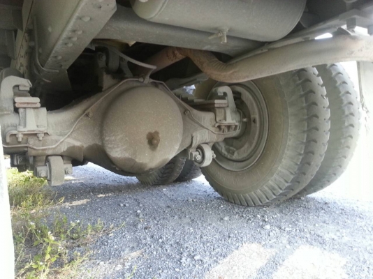 รถนิสสัน 10 ล้อ UD ติดเครน 5 ตัน.  320 แรงม้า. ปี 50.    สนใจติดต่อ  081 - 6079515