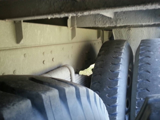 รถนิสสัน 10 ล้อ UD ติดเครน 5 ตัน.  320 แรงม้า. ปี 50.    สนใจติดต่อ  081 - 6079515