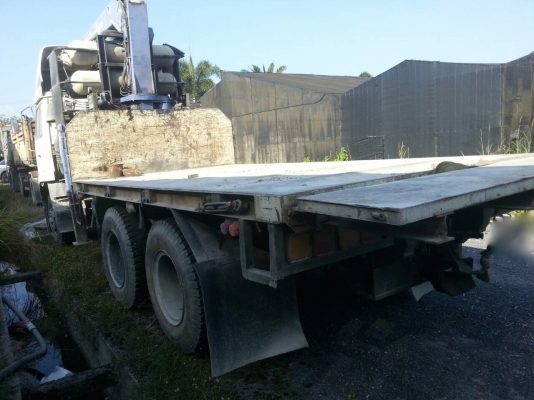 รถนิสสัน 10 ล้อ UD ติดเครน 5 ตัน.  320 แรงม้า. ปี 50.    สนใจติดต่อ  081 - 6079515