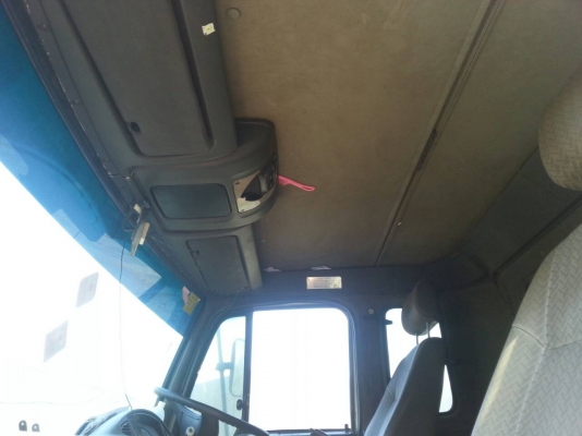 รถนิสสัน 10 ล้อ UD ติดเครน 5 ตัน.  320 แรงม้า. ปี 50.    สนใจติดต่อ  081 - 6079515