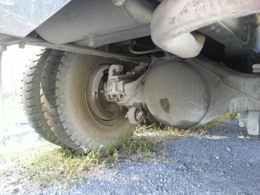 รถนิสสัน 10 ล้อ UD ติดเครน 5 ตัน.  320 แรงม้า. ปี 50.    สนใจติดต่อ  081 - 6079515