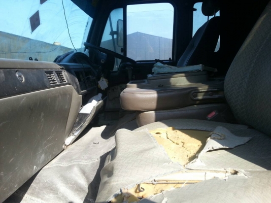 รถนิสสัน 10 ล้อ UD ติดเครน 5 ตัน.  320 แรงม้า. ปี 50.    สนใจติดต่อ  081 - 6079515