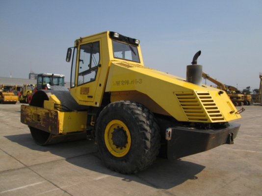 ขายรถบดสั่น สะเทือน 20 ตัน BOMAG BW219DH-3 ปี 2001 มือสองนำเข้าจากต่างประเทศ สภาพดี ขายรถบดสั่น สะเทือน 20 ตัน BOMAG BW219DH-3 ปี 2001 มือสองนำเข้าจากต่างประเทศ สภาพดี