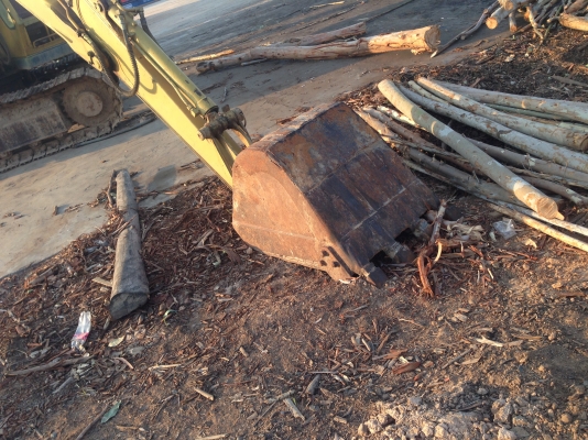 ขายรถแบคโฮล KOMATSU PC80  ราคา 175,000 บาท  สนใจโทรสอบถามรายละเอียดได้ครับ คุณ ชัยยา สตึก โทร 081-9972972 089-8451778