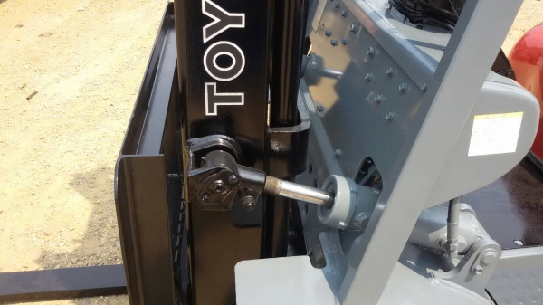 รถยก TOYOTA 6FG15  เครื่องเบนซิน เสาสูง 3 เมตร ยกได้ 1.5 ตัน   เกียร์ธรรมดา ยางตันหน้าหลัง  รถนำเข้า สนใจติดต่อ 089-7949488