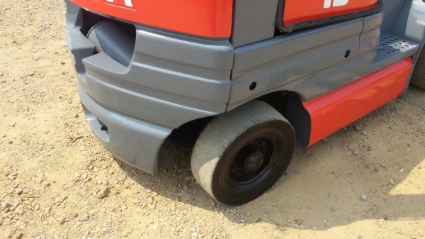 รถยก TOYOTA 6FG15  เครื่องเบนซิน เสาสูง 3 เมตร ยกได้ 1.5 ตัน   เกียร์ธรรมดา ยางตันหน้าหลัง  รถนำเข้า สนใจติดต่อ 089-7949488