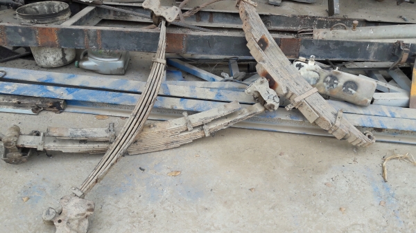 แหนบ 4 ตับ ยกลงจาก Hino Fc4J สภาพพร้อมใช้ ราคาไม่แพง