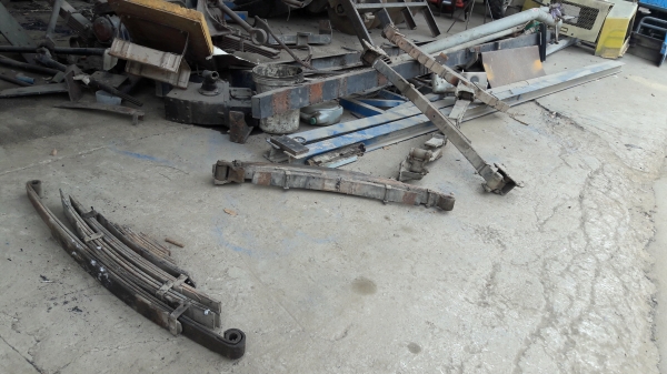 แหนบ 4 ตับ ยกลงจาก Hino Fc4J สภาพพร้อมใช้ ราคาไม่แพง