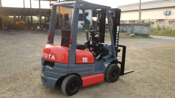 รถยก TOYOTA 6FG15 เครื่องเบนซิน 5k เสาสูง 3 เมตร ยกได้ 1.5 ตัน  เกียร์ธรรมดา  รถนำเข้า สนใจติดต่อ 089-7949488