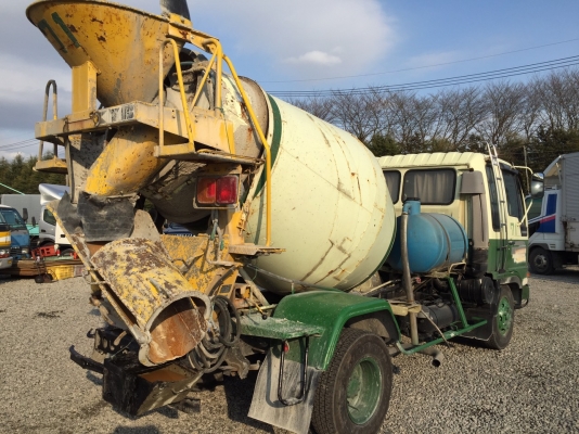 รถโม่ปูนมือสองจากญี่ปุ่น HINO เครื่องHO7D โม่2.5คิว รถโม่ปูนมือสองจากญี่ปุ่น HINO เครื่องHO7D โม่2.5คิว