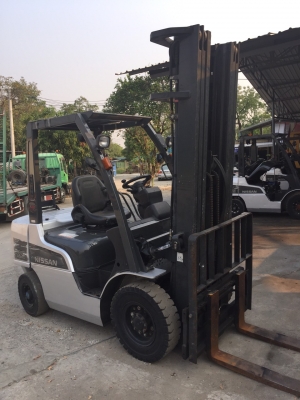 ขายด่วนรถแก๊ส NISSAN  ขนาด 2.5 ตัน  เสายกสูง 6.0 ม.ไซร์ชิพ