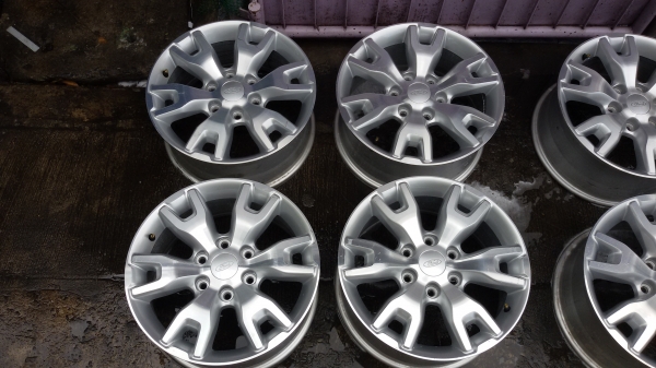 แม็ก Ford Ranger Wildtrak ขอบ 18 3ชุด สภาพเดิมๆไม่คดไม่ดุ้ง ไม่เคยทำสี มีรอยเล็กน้อย หน้า-หลังเดิมสวยๆ ราคา 4 วง 7,500 บาท สนใจติดต่อ 086-527-6902 ดู+รับของท่าน้ำปิ่นเกล้า