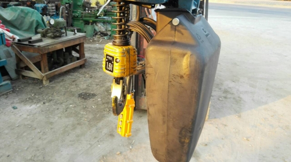 Sell>> รอกโซ่ไฟฟ้า ‪#&lrm;DEMAG‬ Made in Germany ขนาด 1.6 ตัน ไฟ 380V. สภาพ 95\% นางฟ้ามาโปรด รีโมท ตะขอ กล่องโซ่ ใหม่กริ้บ