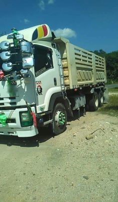 รถอีซูซุ 10 ล้อดั้ม FXZ 300 แรงม้า. ปี 54  ( รถวิ่ง 18x,xxx. )     สนใจติดต่อ  081 - 6079515