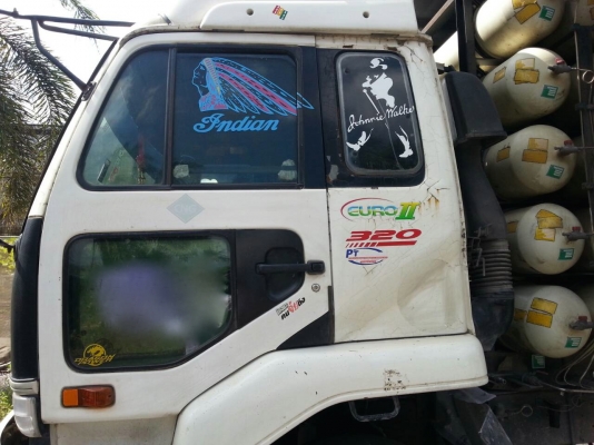 รถนิสสัน 10 ล้อดั้ม UD  320 แรงม้า. ปี 50.  ( ขาย แม่ , ลูก. )   สนใจติดต่อ  081 - 6079515