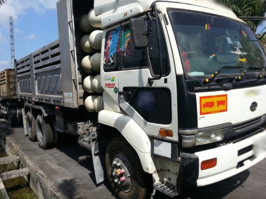 รถนิสสัน 10 ล้อดั้ม UD  320 แรงม้า. ปี 50.  ( ขาย แม่ , ลูก. )   สนใจติดต่อ  081 - 6079515