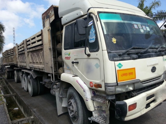 รถนิสสัน 10 ล้อดั้ม UD  320 แรงม้า. ปี 50. ( ขาย แม่ , ลูก. )    สนใจติดต่อ  081 - 6079515