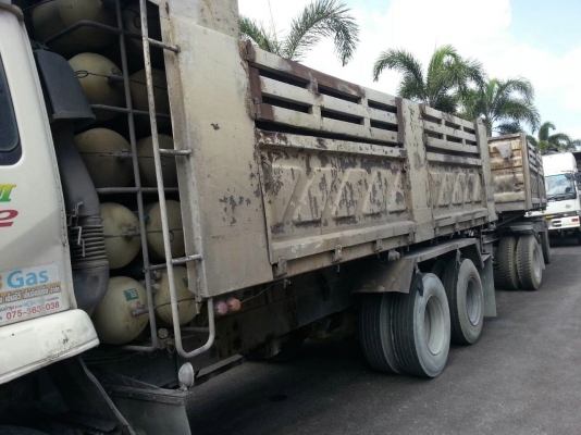 รถนิสสัน 10 ล้อดั้ม UD  320 แรงม้า. ปี 50. ( ขาย แม่ , ลูก. )    สนใจติดต่อ  081 - 6079515