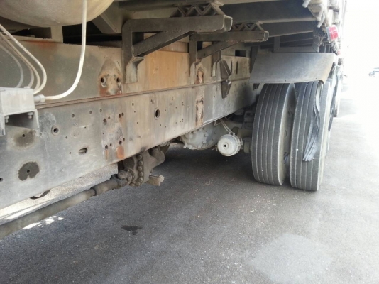 รถนิสสัน 10 ล้อดั้ม UD  320 แรงม้า. ปี 50. ( ขาย แม่ , ลูก. )    สนใจติดต่อ  081 - 6079515