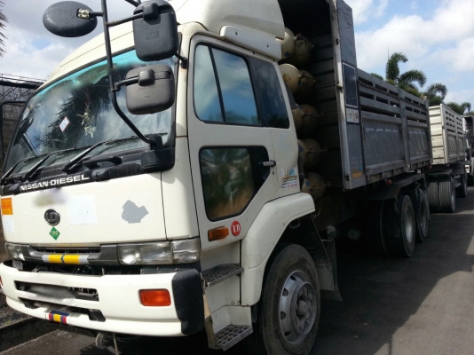 รถนิสสัน 10 ล้อดั้ม UD  320 แรงม้า. ปี 50. ( ขาย แม่ , ลูก. )    สนใจติดต่อ  081 - 6079515