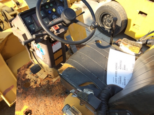 Komatsu WA100-1 SN: 30489 เพิ่งถึงเมืองไทย รอประกอบห้องเก๋ง สภาพสวยครับ ไม่แพงครับ