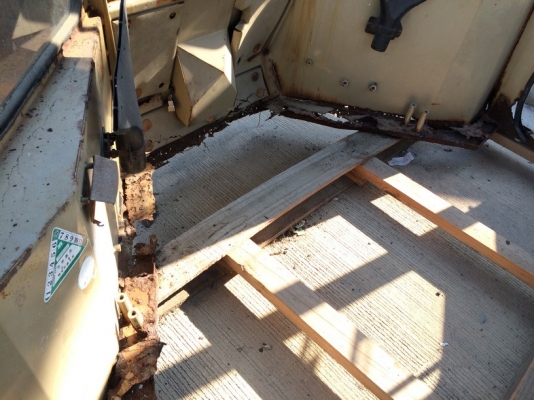 Komatsu WA100-1 SN: 30489 เพิ่งถึงเมืองไทย รอประกอบห้องเก๋ง สภาพสวยครับ ไม่แพงครับ