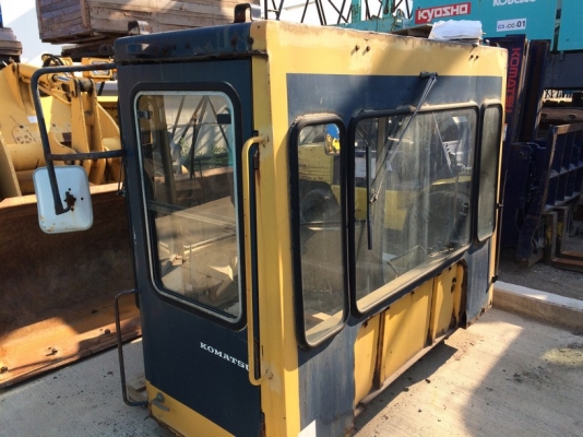 Komatsu WA100-1 SN: 30489 เพิ่งถึงเมืองไทย รอประกอบห้องเก๋ง สภาพสวยครับ ไม่แพงครับ