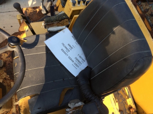 Komatsu WA100-1 SN: 30489 เพิ่งถึงเมืองไทย รอประกอบห้องเก๋ง สภาพสวยครับ ไม่แพงครับ