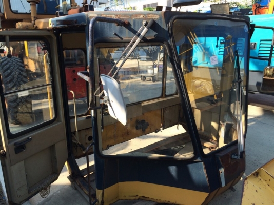 Komatsu WA100-1 SN: 30489 เพิ่งถึงเมืองไทย รอประกอบห้องเก๋ง สภาพสวยครับ ไม่แพงครับ