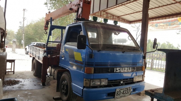ขาย 6 ล้อ ISUZU TLD53 ติดเครน UNIC 3 ตัน 3 ปลอก เครื่อง 4BC2 100 แรงม้า คัสซีสวย หัวเก๋งยกได้ แต่งเกียร์สั้นแล้ว ทะเบียนครบพร้อมโอนครับ