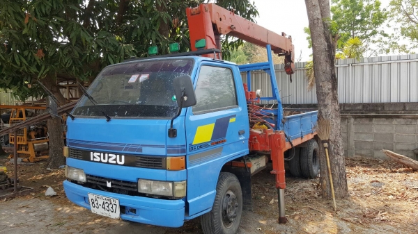 ขาย 6 ล้อ ISUZU TLD53 ติดเครน UNIC 3 ตัน 3 ปลอก เครื่อง 4BC2 100 แรงม้า คัสซีสวย หัวเก๋งยกได้ แต่งเกียร์สั้นแล้ว ทะเบียนครบพร้อมโอนครับ