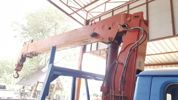 ขาย 6 ล้อ ISUZU TLD53 ติดเครน UNIC 3 ตัน 3 ปลอก เครื่อง 4BC2 100 แรงม้า คัสซีสวย หัวเก๋งยกได้ แต่งเกียร์สั้นแล้ว ทะเบียนครบพร้อมโอนครับ