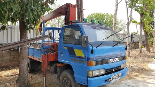 ขาย 6 ล้อ ISUZU TLD53 ติดเครน UNIC 3 ตัน 3 ปลอก เครื่อง 4BC2 100 แรงม้า คัสซีสวย หัวเก๋งยกได้ แต่งเกียร์สั้นแล้ว ทะเบียนครบพร้อมโอนครับ