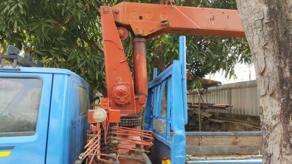 ขาย 6 ล้อ ISUZU TLD53 ติดเครน UNIC 3 ตัน 3 ปลอก เครื่อง 4BC2 100 แรงม้า คัสซีสวย หัวเก๋งยกได้ แต่งเกียร์สั้นแล้ว ทะเบียนครบพร้อมโอนครับ