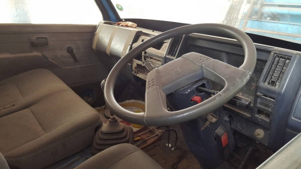 ขาย 6 ล้อ ISUZU TLD53 ติดเครน UNIC 3 ตัน 3 ปลอก เครื่อง 4BC2 100 แรงม้า คัสซีสวย หัวเก๋งยกได้ แต่งเกียร์สั้นแล้ว ทะเบียนครบพร้อมโอนครับ