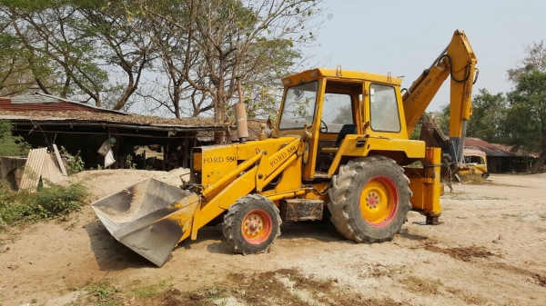 ขาย รถตักหน้าขุดหลัง FORD 550 เพลาเดียว รถใช้งานอยู่เป็นประจำ เครื่องดี ปั้มดี เอกสารใบซื้อขาย